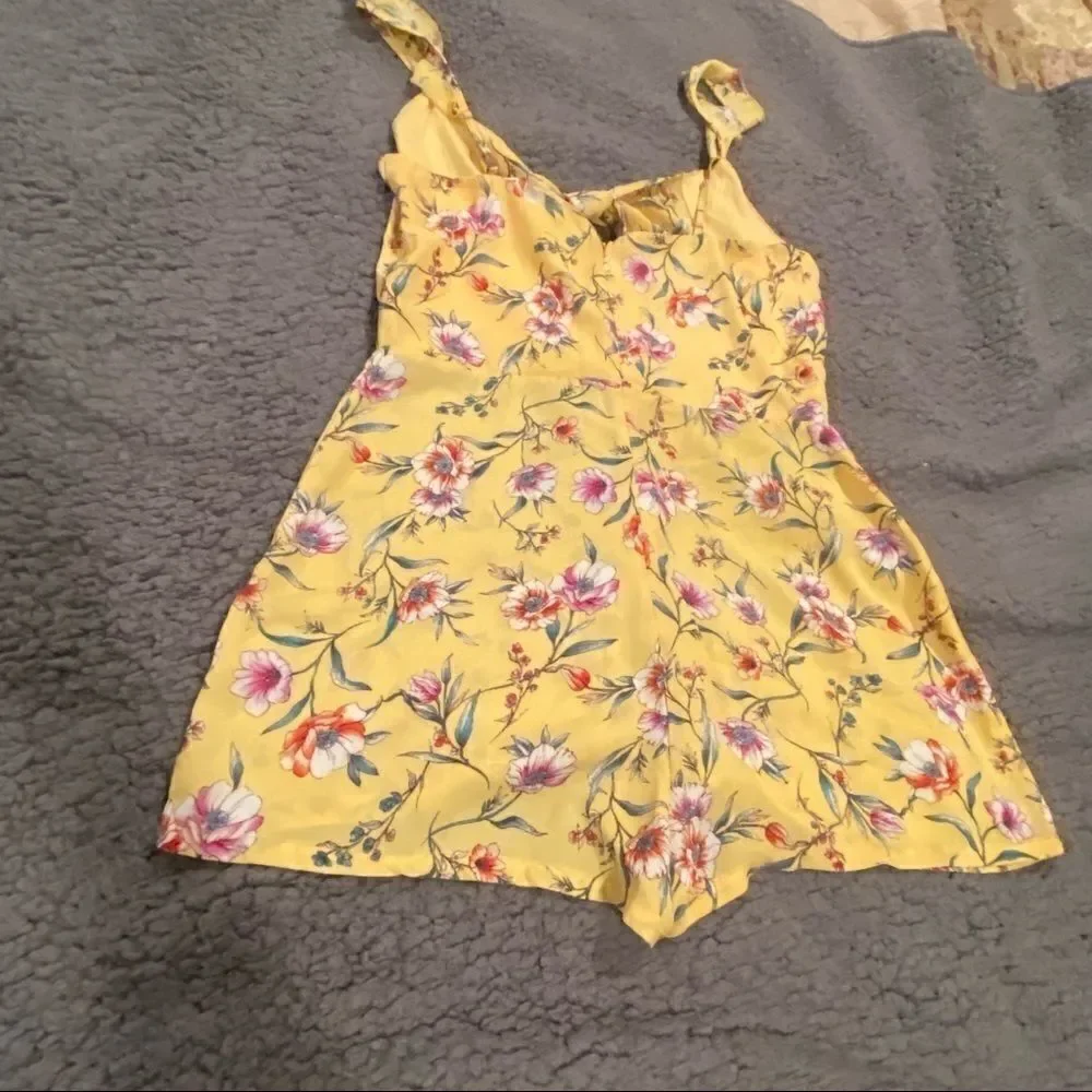 Timing  Romper   - Picture 11 of 12